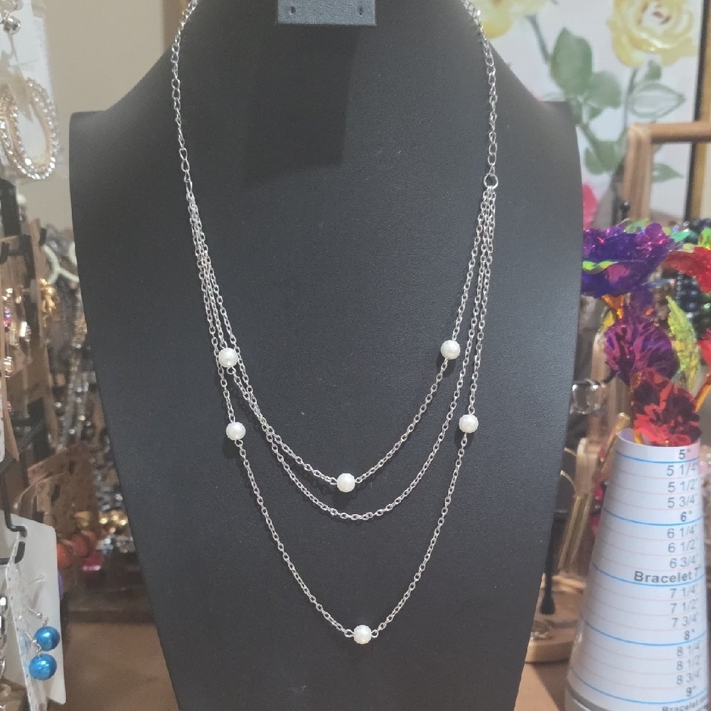 Elegant Multi-Strand Pearl and Silver Necklace - White - Picture 4 of 5
